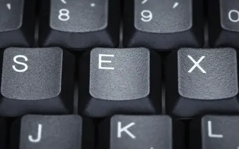 Klawisze S, E, X. Może to początek wpisu na sex blog pl?