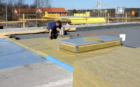 Konstrukcja dachu płaskiego: uniknij najczęstszych błędów i kosztów