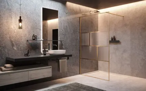 Salle de bain moderne avec douche à l'italienne. Lavabo suspendu, miroir éclairé et paroi de douche en verre strié.