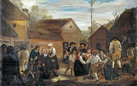 Midsommarhistoria: Människor i folkdräkter dansar runt en majstång i en by.