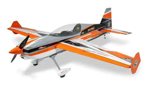 Ein farbenfrohes **Phoenix Modellbau** Flugzeug mit orange-grauem Design und dem Schriftzug "EXTRAG".