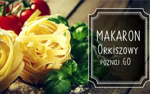 Makaron orkiszowy, świeża bazylia i pomidory na drewnianym blacie. Pyszna inspiracja!