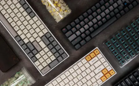 Klawiatura laptopa opis klawiszy: różne układy klawiatury, klawisze numeryczne, klawisze funkcyjne i akcesoria.