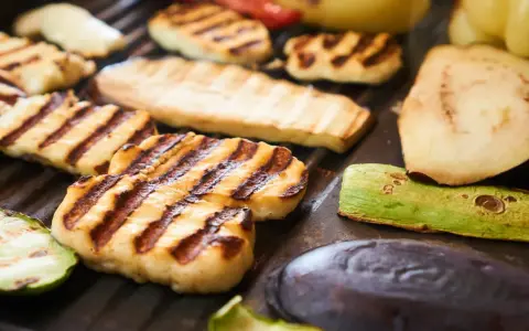 Gdzie kupić ser halloumi? Od dyskontu po delikatesy pełny przewodnik