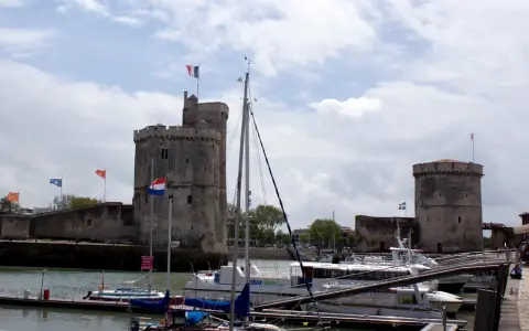 Autobus La Rochelle Île de Ré: Ceny, trasy, bilety planuj mądrze!