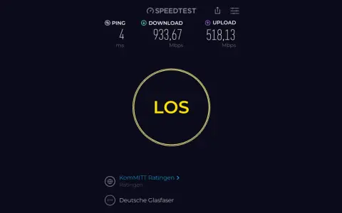 Speedtest zeigt 933,67 Mbps Download, fast 1000 mbit leitung. Ping 4 ms, Upload 518,13 Mbps.