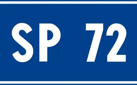 Segnale stradale blu con scritte bianche "SP 72". Questo è un riferimento a un articolo del codice della strada.