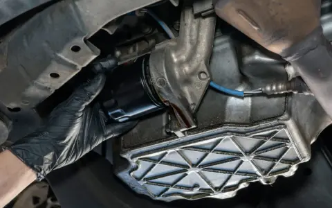 Wie oft sollte der Ölfilter gewechselt werden, um Motorschäden zu vermeiden?