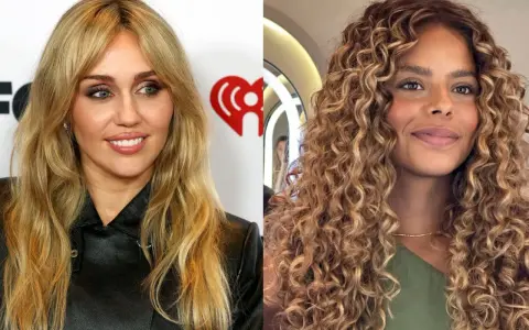 Dos mujeres con cabello rubio miel. Una con pelo liso y otra con rizos voluminosos.