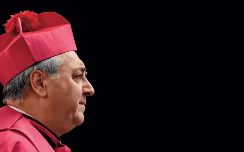 Portret mężczyzny w czerwonej birecie i szacie, przypominającej strój nuncjusza apostolskiego.