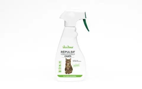 Flacon de répulsif chat Verina, un remède de grand-mère naturel aux huiles essentielles pour intérieur et extérieur.