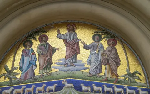Mosaik zeigt Jesus mit Aposteln, die Schafe hüten. LK 4.