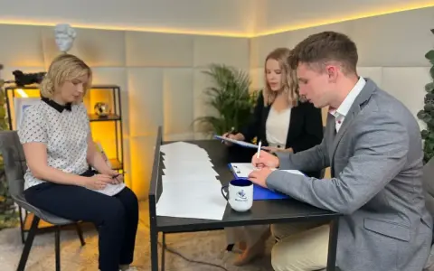 Lektury szkolne: Rozprawka na maturę? Argumenty za i przeciw!