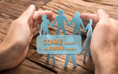 Mani che proteggono figure di carta unite, simboleggiano come delegare un proprio compito ad altri sia fondamentale per un buon leader.