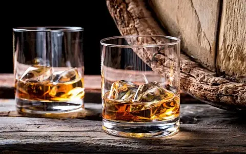 Whisky: Ile kalorii ma 100 ml? Czy zrujnuje Twoją dietę?