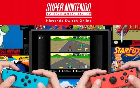 Ręce trzymające Joy-Cony do Nintendo Switch, grające w klasyczne gry z SNES. Dostępne dzięki usłudze Nintendo Switch Online.
