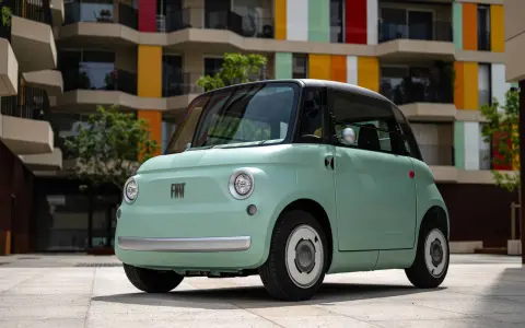Nowy Fiat Topolino, uroczy miejski samochód, zachwyca swoim designem. Sprawdź jego atrakcyjną fiat topolino cena!