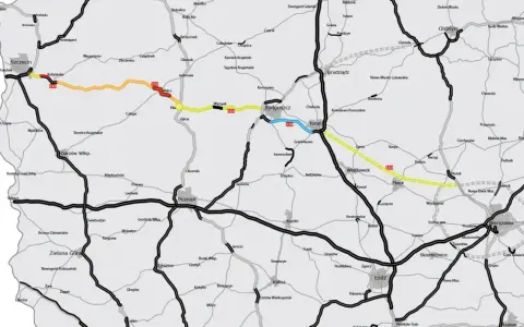 Trasa S10 pokazuje, ile jest kilometrów ze Szczecina do Warszawy, prowadząc przez Piłę, Bydgoszcz, Toruń i Płock.