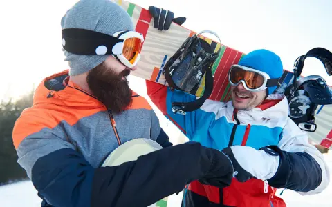 Jak się ubrać na snowboard? Ekspert radzi: ciepło i bezpiecznie!