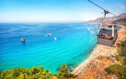 Alanya: Nad jakim morzem leży? Odkryj ciepłe wody i rajskie plaże!