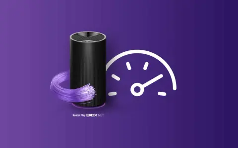 Router Play BOX NET z światłowodem i ikoną prędkościomierza. Dowiedz się, jak zwiększyć prędkość internetu.