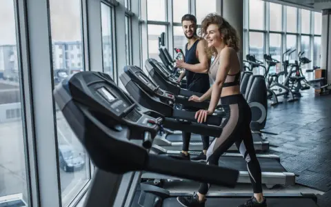 Cardio przed czy po treningu? Klucz do masy i spalania tłuszczu.
