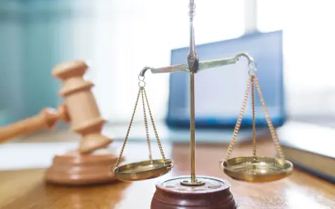 Wezwanie do sądu ile dni przed rozprawą - uniknij opóźnień i problemów