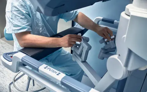 Robot da Vinci refundacja NFZ - jak uniknąć problemów z operacją
