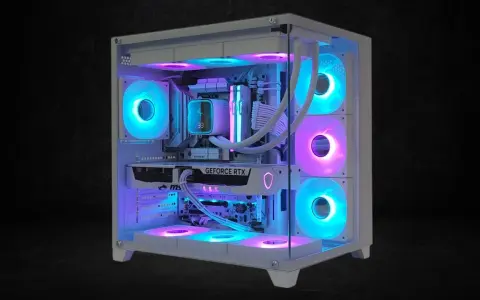 Leuchtender Gaming-PC mit RGB-Lüftern und GeForce RTX. Dieser PC ist definitiv ist mein PC Windows 11 tauglich.