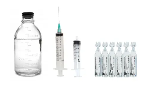 Flacone di soluzione fisiologica per aerosol, siringhe e fialette.