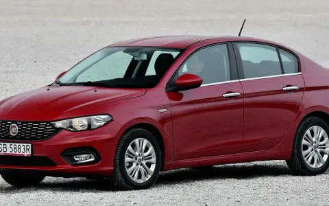Fiat Tipo Sedan pojemność baku – 45 litrów czy 50 litrów?