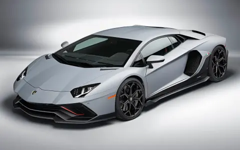Ile koni mechanicznych ma Lamborghini Aventador? Zaskakujące różnice!