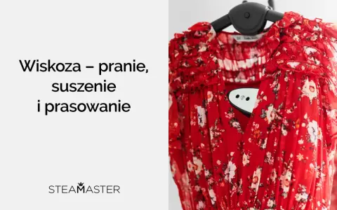 Wiskoza – pranie, suszenie i prasowanie. Czerwona sukienka w kwiaty z parownicą.