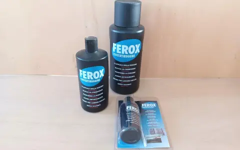 Flaconi e blister di Ferox convertruggine, prodotto che si usa per bloccare la corrosione e trasformare la ruggine.