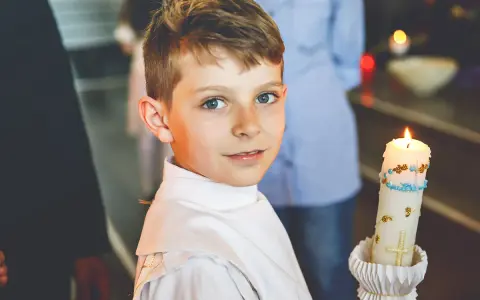 Prezent na Komunię dla chłopca: Tradycja czy nowoczesność? Poradnik
