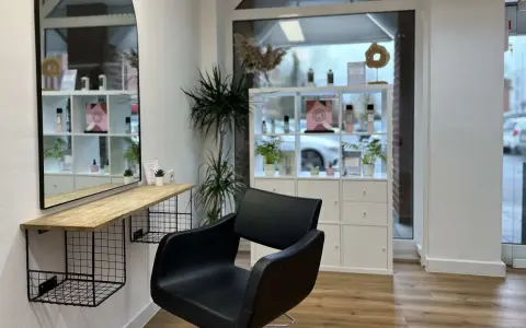 Studio Alexandra: Friseur, Perücken, Kosmetik & mehr Ihr Experte