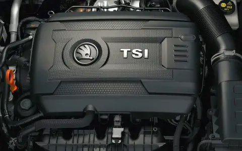 Silnik TSI w Skodzie. TSI to technologia turbodoładowania i wtrysku paliwa, zapewniająca moc i oszczędność.