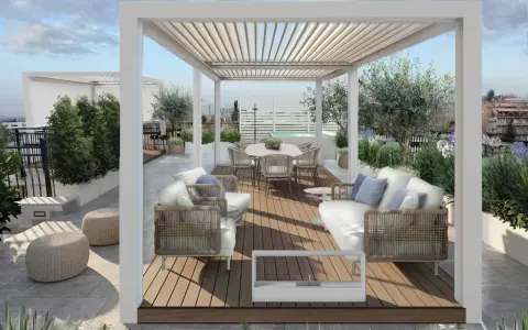Progetto terrazzo attico con arredi moderni, divani, tavolo da pranzo e vasca idromassaggio sotto una pergola bioclimatica.