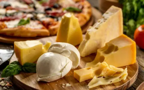 Jaki ser do pizzy? Wybierz idealny! Przewodnik eksperta