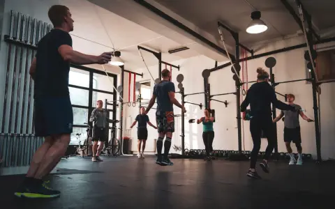 CrossFit Warszawa: Gdzie trenować? Przewodnik po boxach i cenach