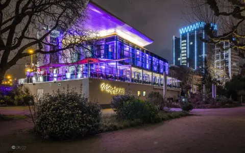 Main Nizza Frankfurt: Restaurant, Biergarten & mediterranes Flair