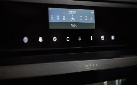 Ugnens display visar CircoTherm och en varmluft symbol vid 160°C.