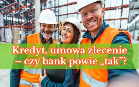 Trzech pracowników magazynu w kamizelkach odblaskowych i kaskach. Kredyt, umowa zlecenie – czy bank powie „tak”?