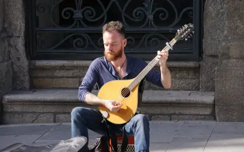 Musikgenres mit F: Entdecke Funk, Folk, Fado & mehr