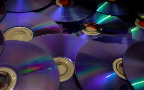 Do czego służy płyta CD? Odkryj jej zastosowania i funkcje