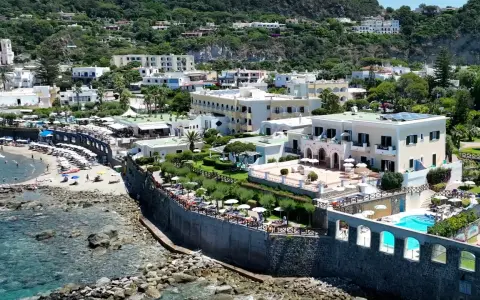 Hotel Tritone Ischia: Lusso, Terme e Spiaggia Privata | Guida Completa