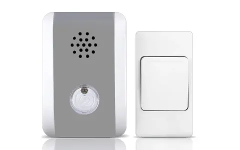 Un timbre inalámbrico para casa, con un receptor gris y blanco y un pulsador blanco.