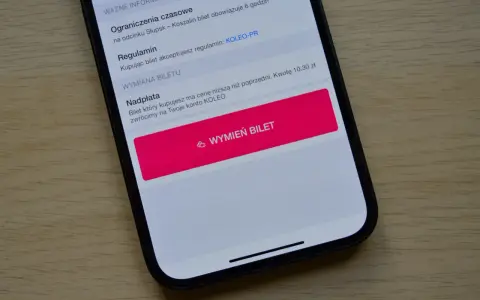 Na ekranie telefonu widzisz opcję wymiany biletu na Koleo. Możesz też sprawdzić regulamin i nadpłatę, która wróci na Twoje konto.