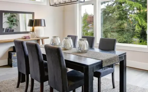 Ideas para **como hacer fundas para sillas sin coser** y renovar tu comedor.