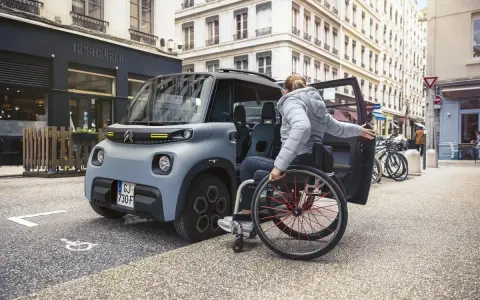 Citroen Ami, z myślą o dostępności, ułatwia wsiadanie osobie na wózku. Sprawdź jego dane techniczne!